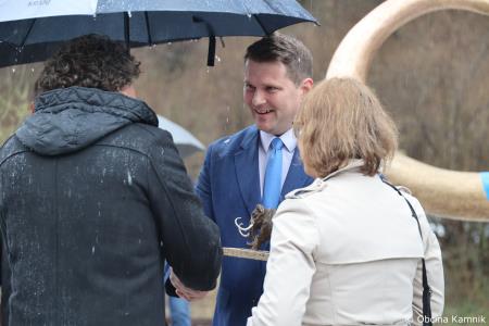 Dobrodošel mamut v Kamniku je dobil svoje mesto bronasti mamut v naravni velikosti, ki stoji v Mamutovem parku (51)